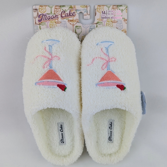 Slippers Strawberry Cosmopolitan Embroider Fleece Memory Foam Slip On M(7/8) NWT - Picture 8 of 14